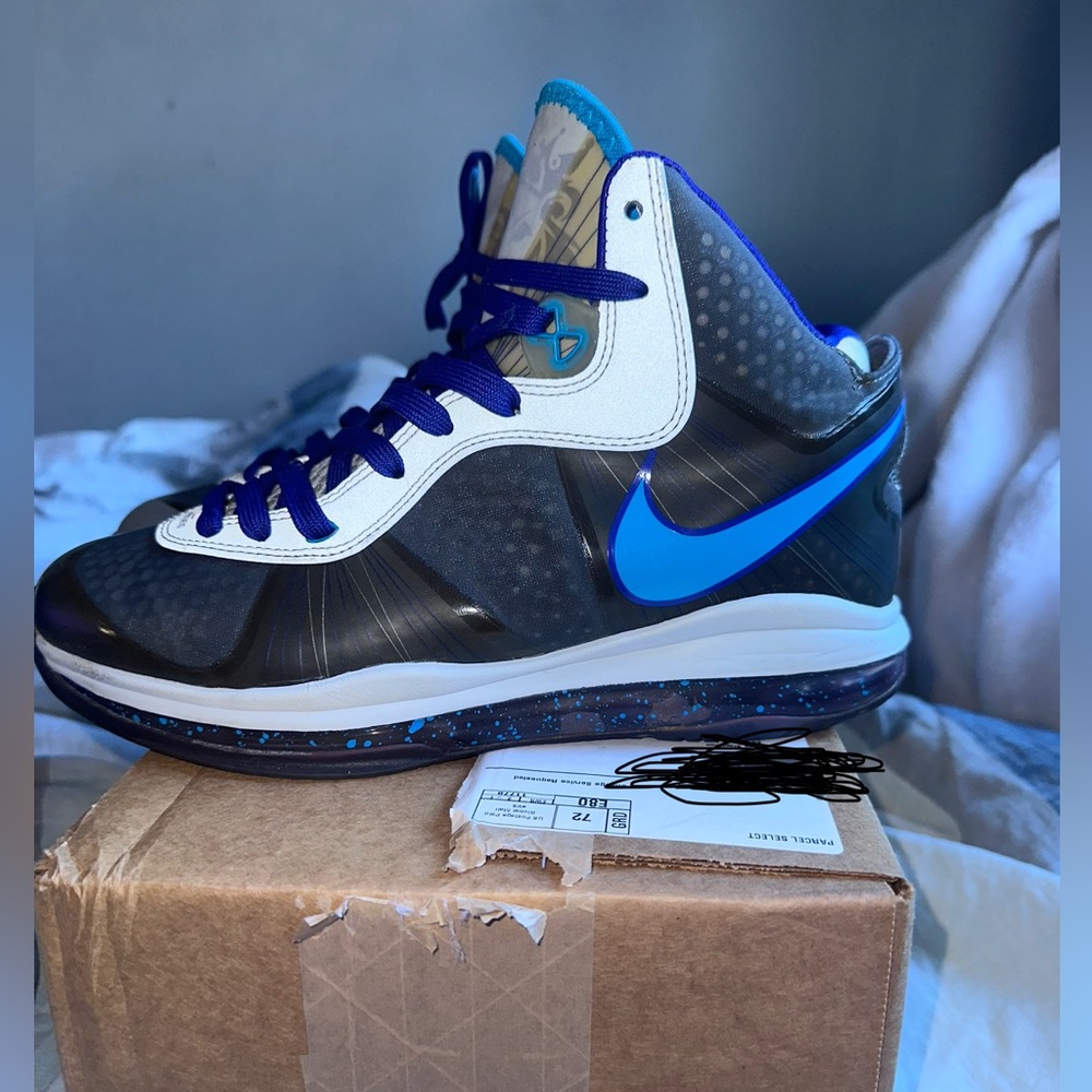 Lebron 8 hornets size 8.5